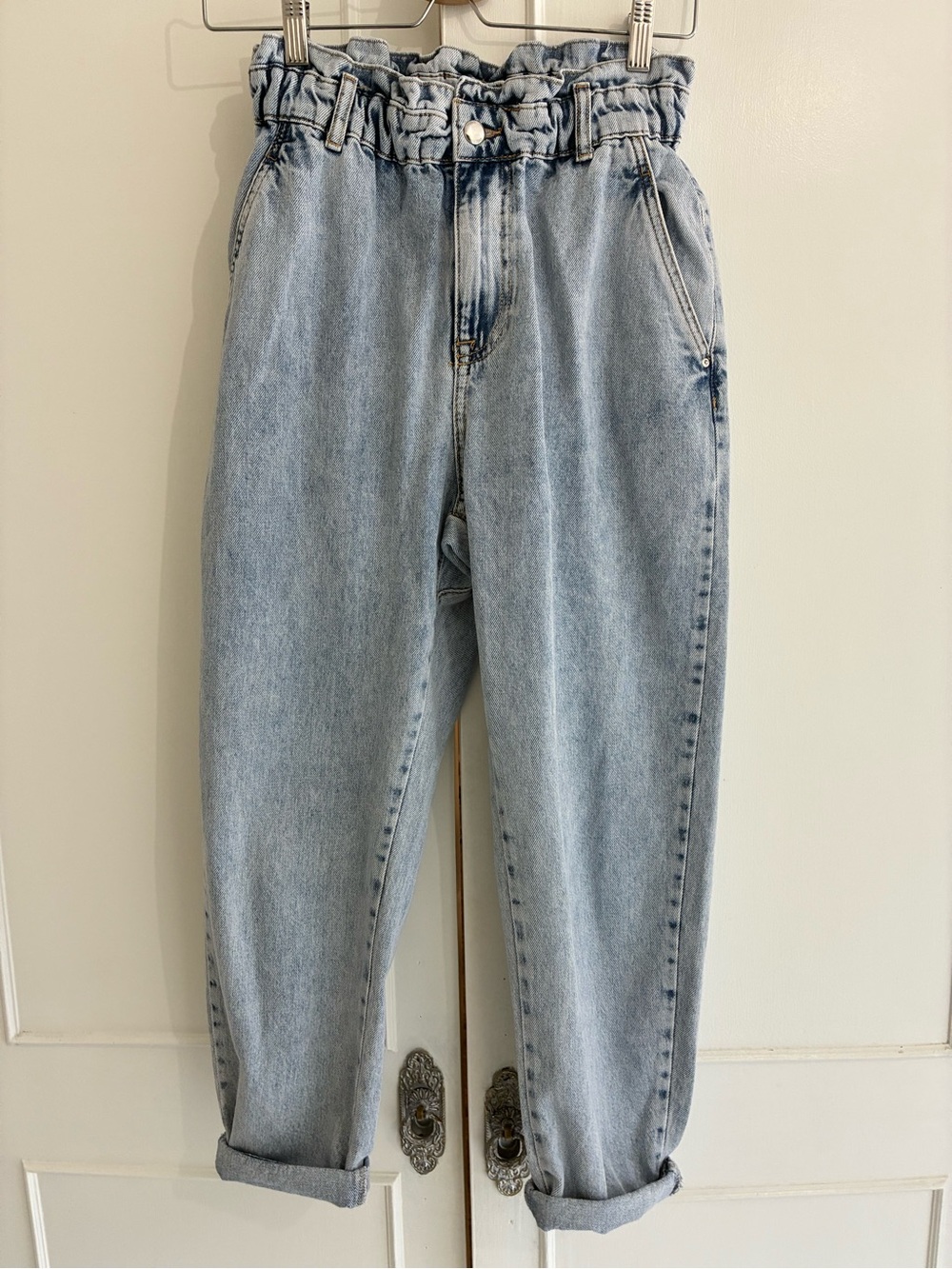 Zara light wash paperbag jeans - Picture 2 of 4